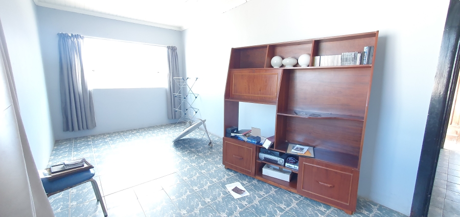 5 Bedroom Property for Sale in Uitenhage Upper Central Eastern Cape